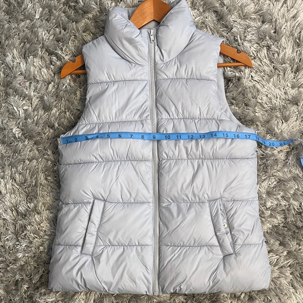 Old Navy Daylight Gray Puffer Vest XS Like New! - Picture 6 of 11
